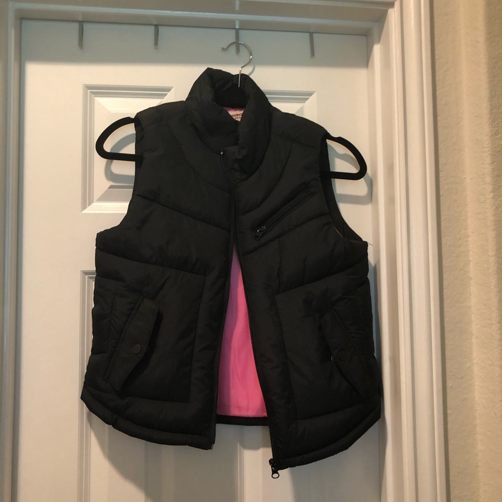 Black puffer jacket!
